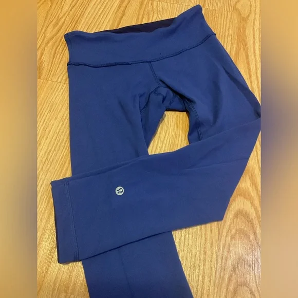 Lululemon 20” cropped, reversible leggings - Size 4 - Picture 6 of 9